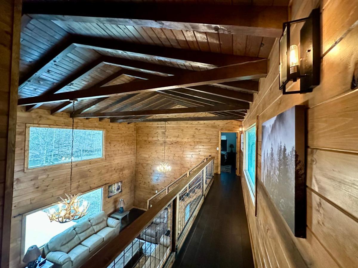Creekfront Lodge: Brand New! ピジョンフォージ エクステリア 写真
