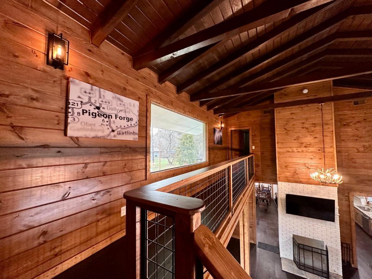 Creekfront Lodge: Brand New! ピジョンフォージ エクステリア 写真