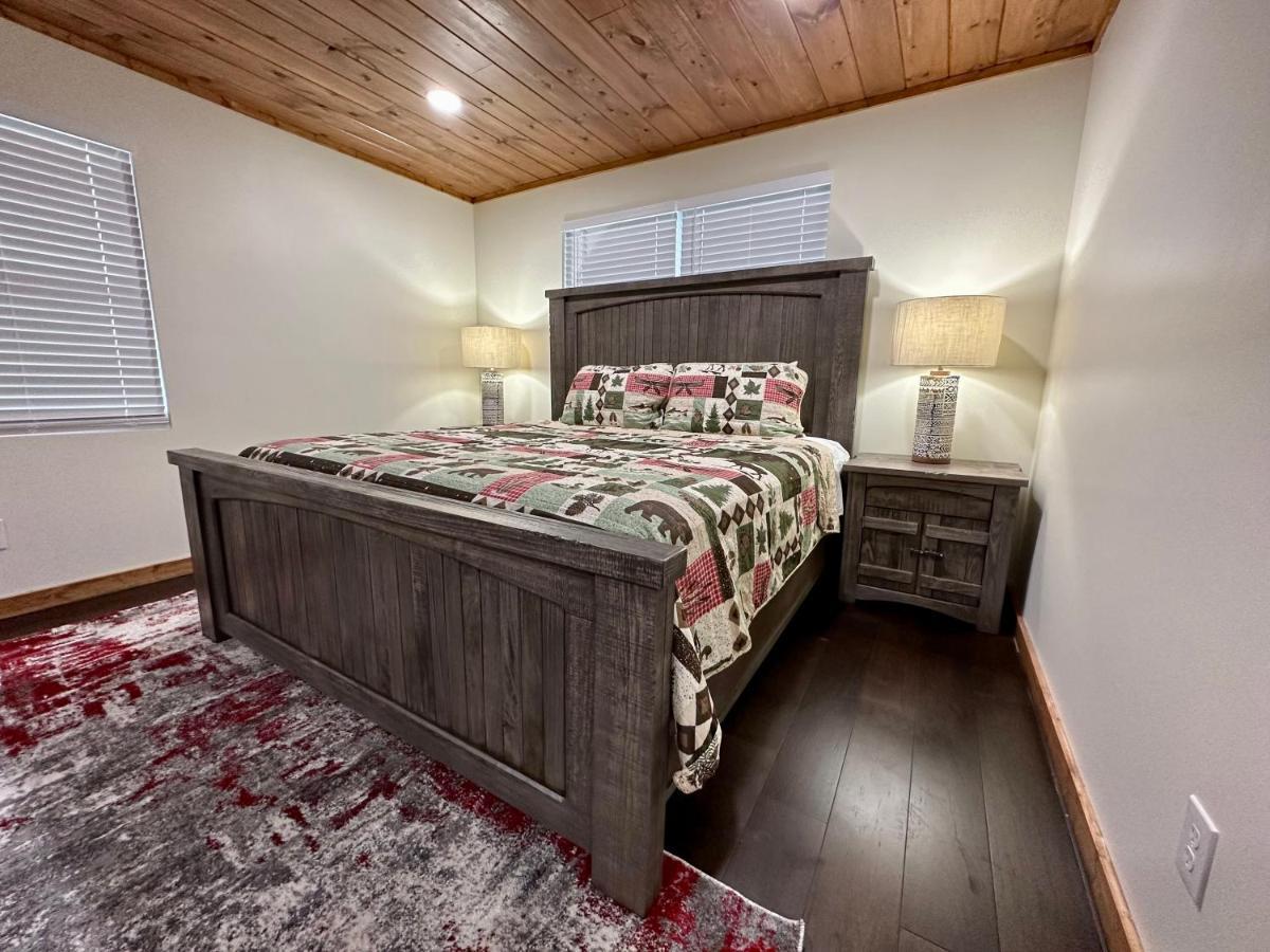 Creekfront Lodge: Brand New! ピジョンフォージ エクステリア 写真