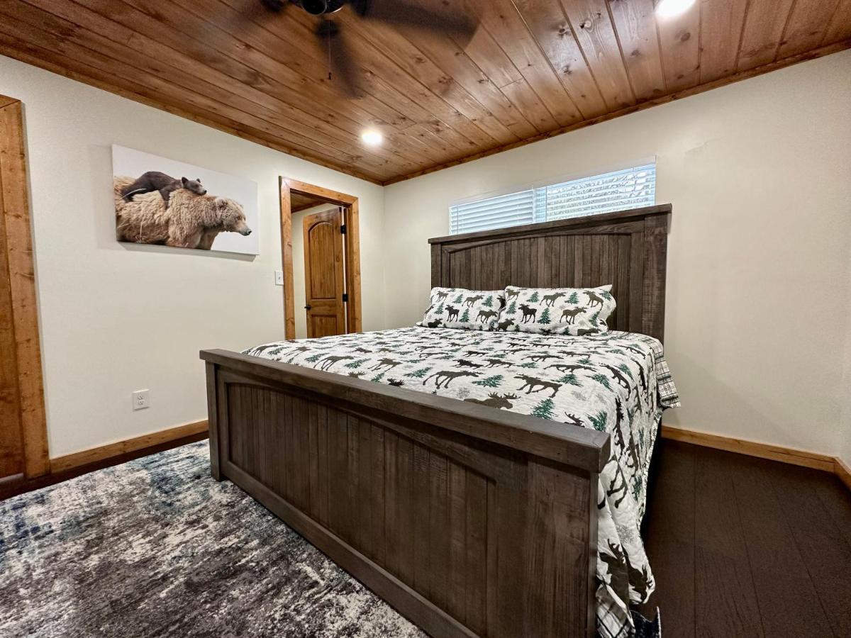 Creekfront Lodge: Brand New! ピジョンフォージ エクステリア 写真
