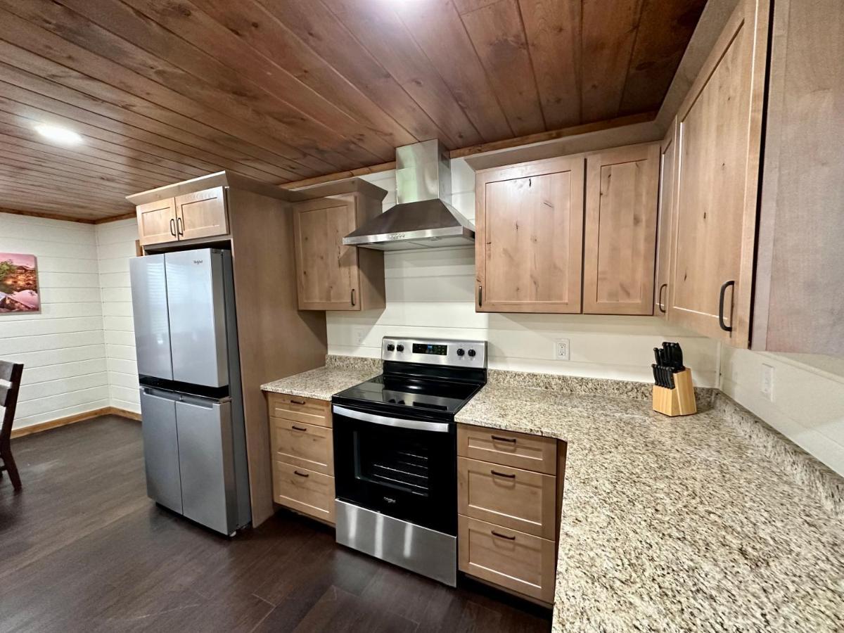 Creekfront Lodge: Brand New! ピジョンフォージ エクステリア 写真